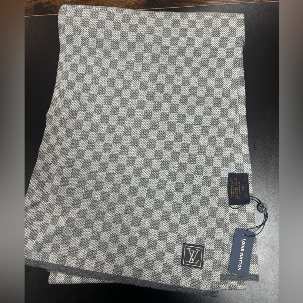 Louis Vuitton 100% Cashmere Gray Checkered Scarf